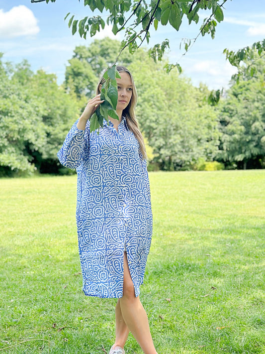 Elegant block print with jumpers and polo neckes in blue family