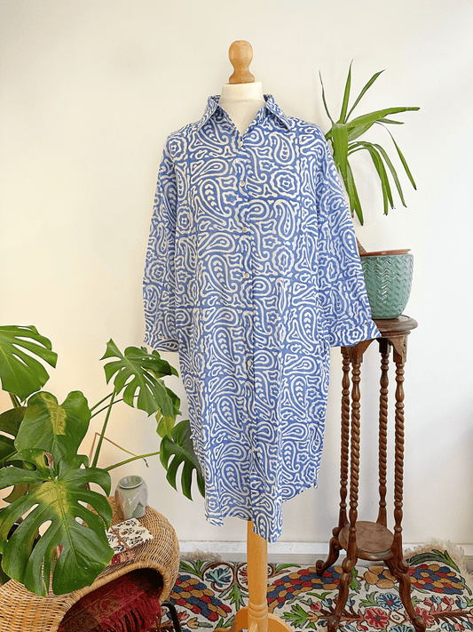 Elegant block print with jumpers and polo neckes in blue family