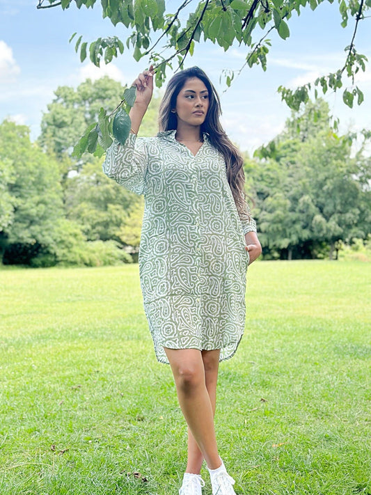Elegant block print with jumpers and polo neckes in Green family