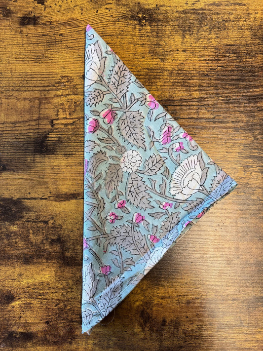 Everyday Charm: Cotton Napkins Grey flowers