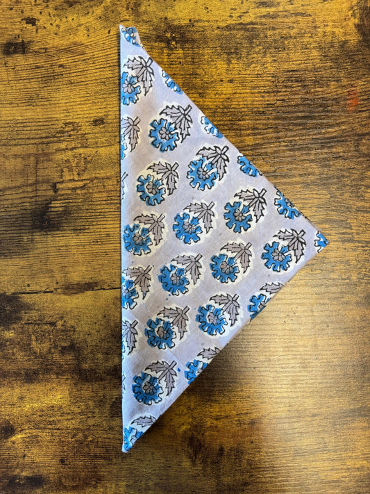 Everyday Charm: Cotton Napkins Grey blue flower