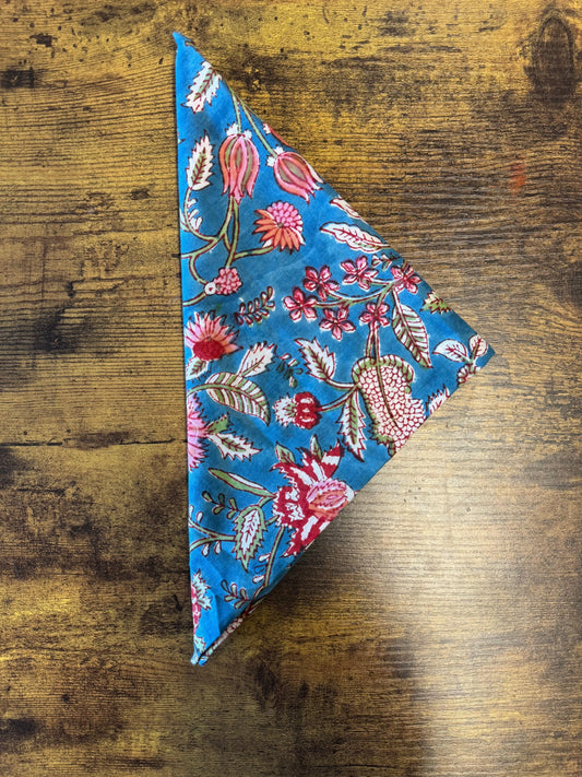 Everyday Charm: Cotton Napkins Blue red floral