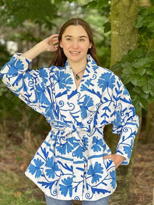 Traditional Suzani Belted Jacket – Hip-Length Elegance
Classic Elegant White Blue