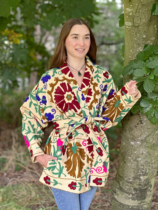 Traditional Suzani Belted Jacket – Hip-Length Elegance
Light Beige
