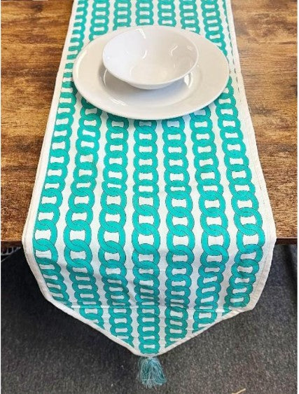 Cozy Elegance: Quilted Cotton Table Runners white green