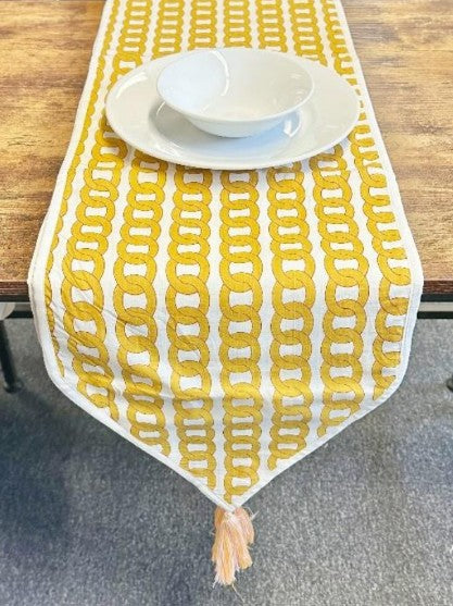 Cozy Elegance: Quilted Cotton Table Runners white yellow