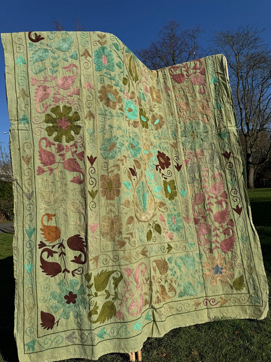 Vintage Handmade Wool Thread Embroidery – Timeless Craftsmanship & Heritage Detail Elegant green hue