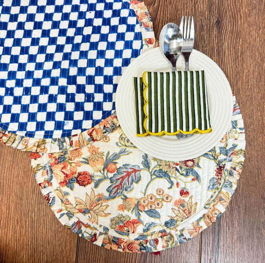 Easy Round Quilted Table Mat with Frill Bluey elegant