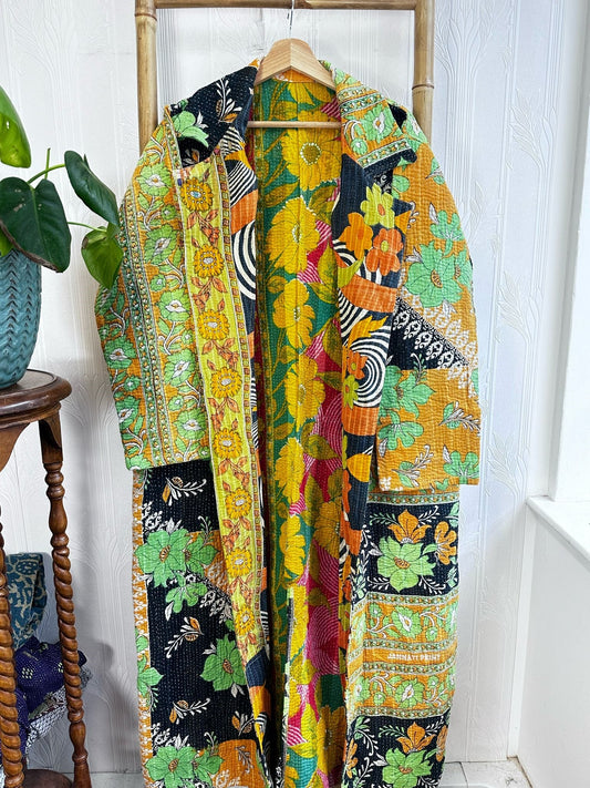 Vintage Longline Jacket – Classic Silhouette with Timeless Appeal Green black floral print