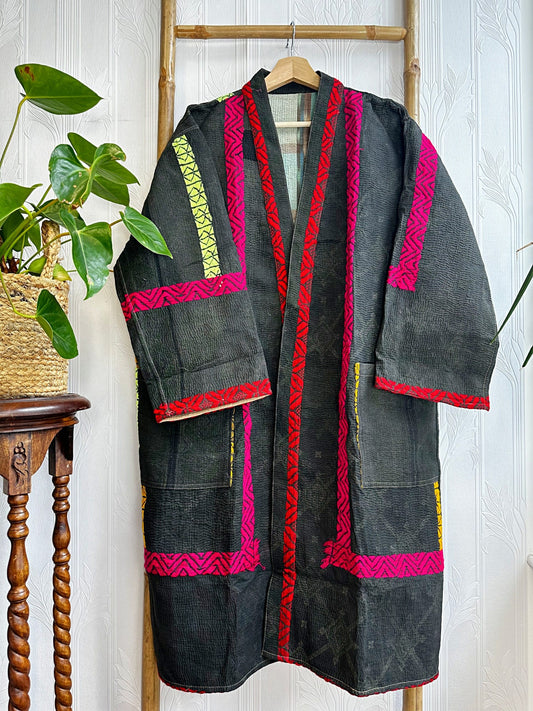 Vintage Longline Jacket – Classic Silhouette with Timeless Appeal Dark grey with bright red pink stripe