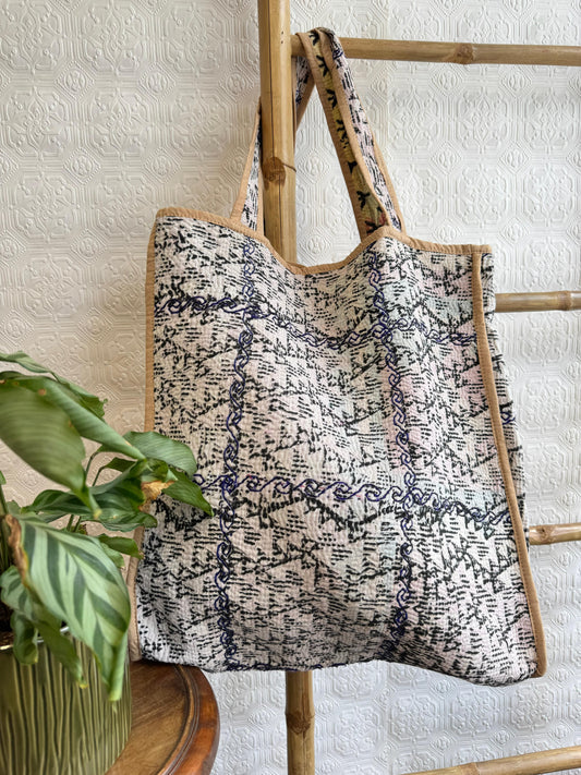 Vintage-Inspired Market Tote Bag – Timeless Style, Everyday Function White with black