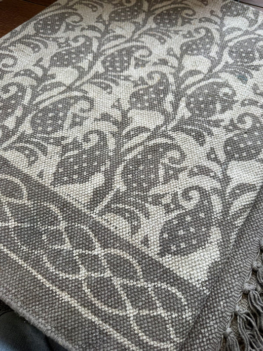 Modern 6x4 ft. Area Rug – Soft, Durable & Stylish Floor Accent | Gray Light Cream