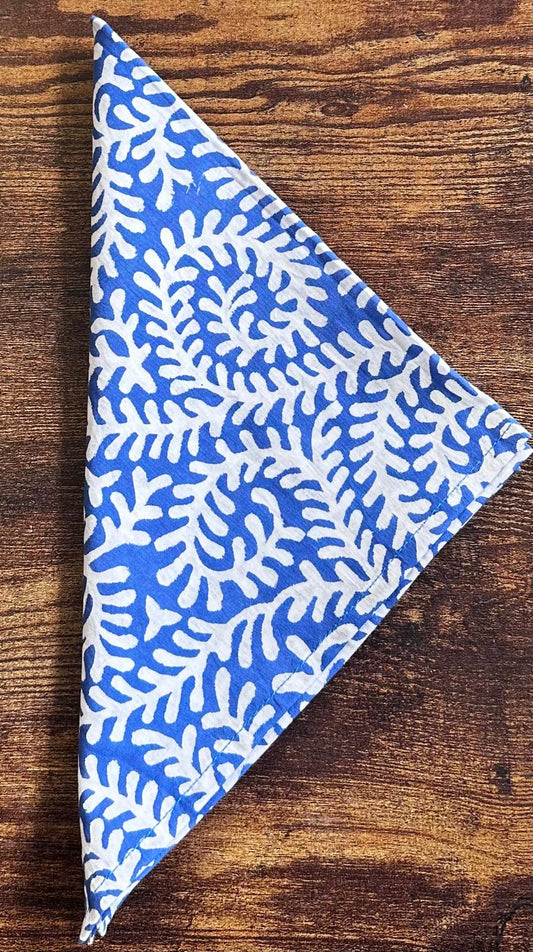 Everyday Charm: Cotton Napkins Elegant Blue White