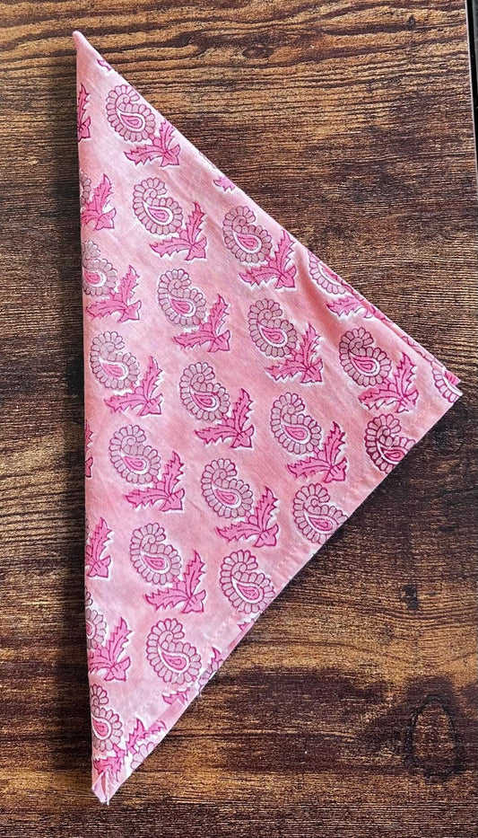 Everyday Charm: Cotton Napkins Elegant Pink Paisley