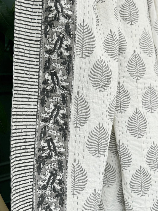 Leaf Design Floral Kantha Quilt in Gray and White Kantha Stitch Bed Throw Dohar Hand-block Artisan Summer